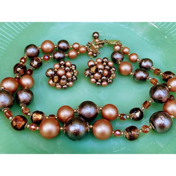 Vintage 1950s 2 Strand Beaded Necklace cluster clip earrings Set - Picture 13 of 16